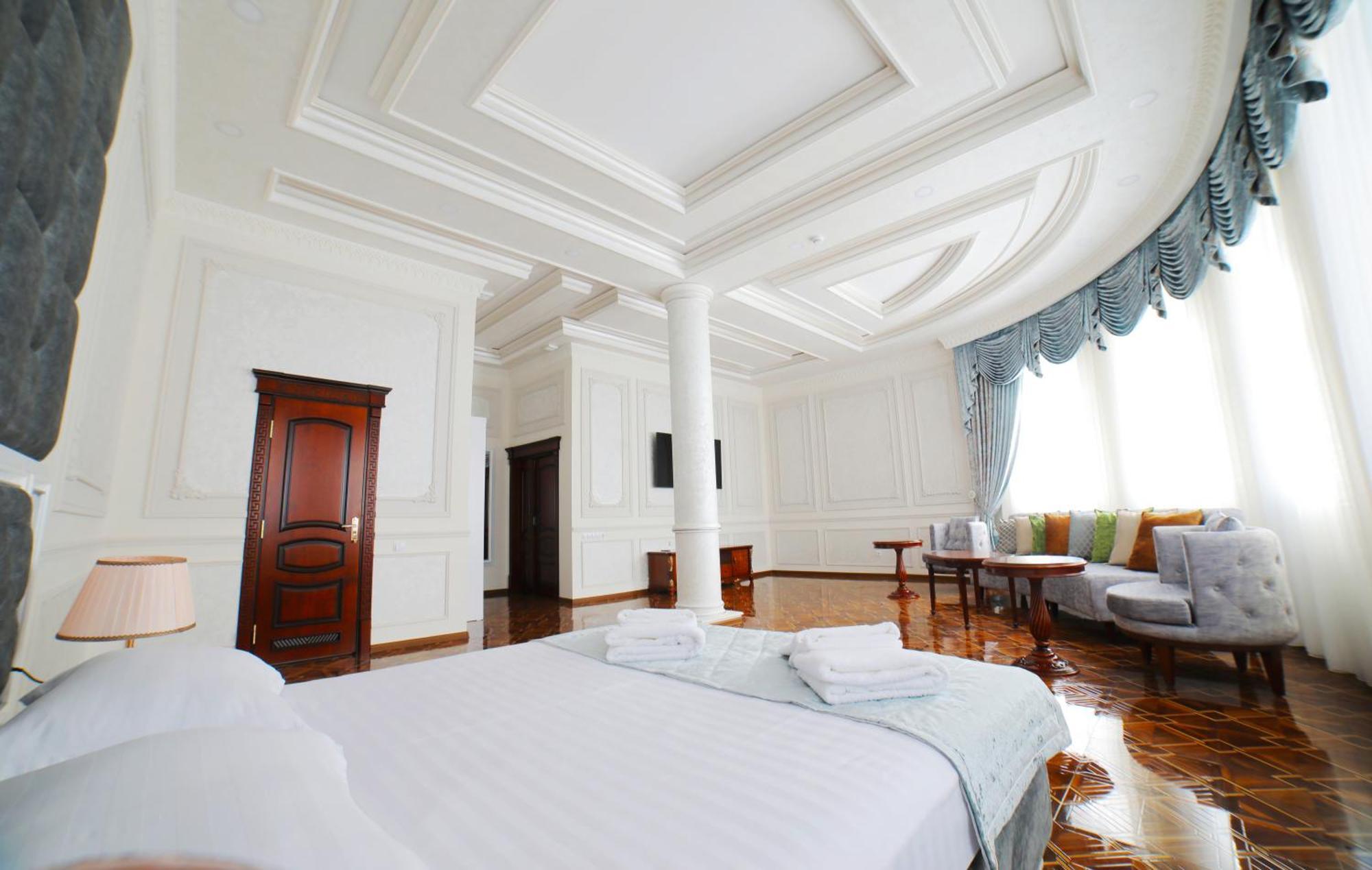 Bravolyuks Hotel Ургенч Экстерьер фото