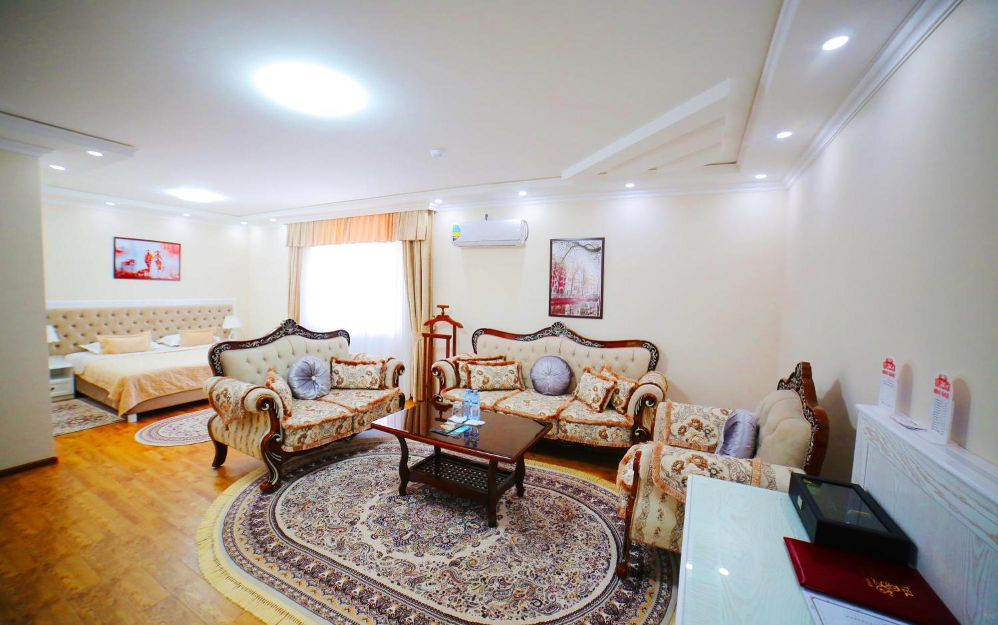 Bravolyuks Hotel Ургенч Экстерьер фото