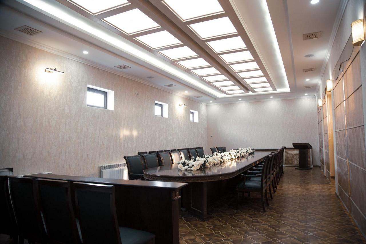 Bravolyuks Hotel Ургенч Экстерьер фото