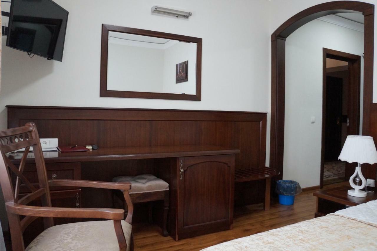 Bravolyuks Hotel Ургенч Экстерьер фото