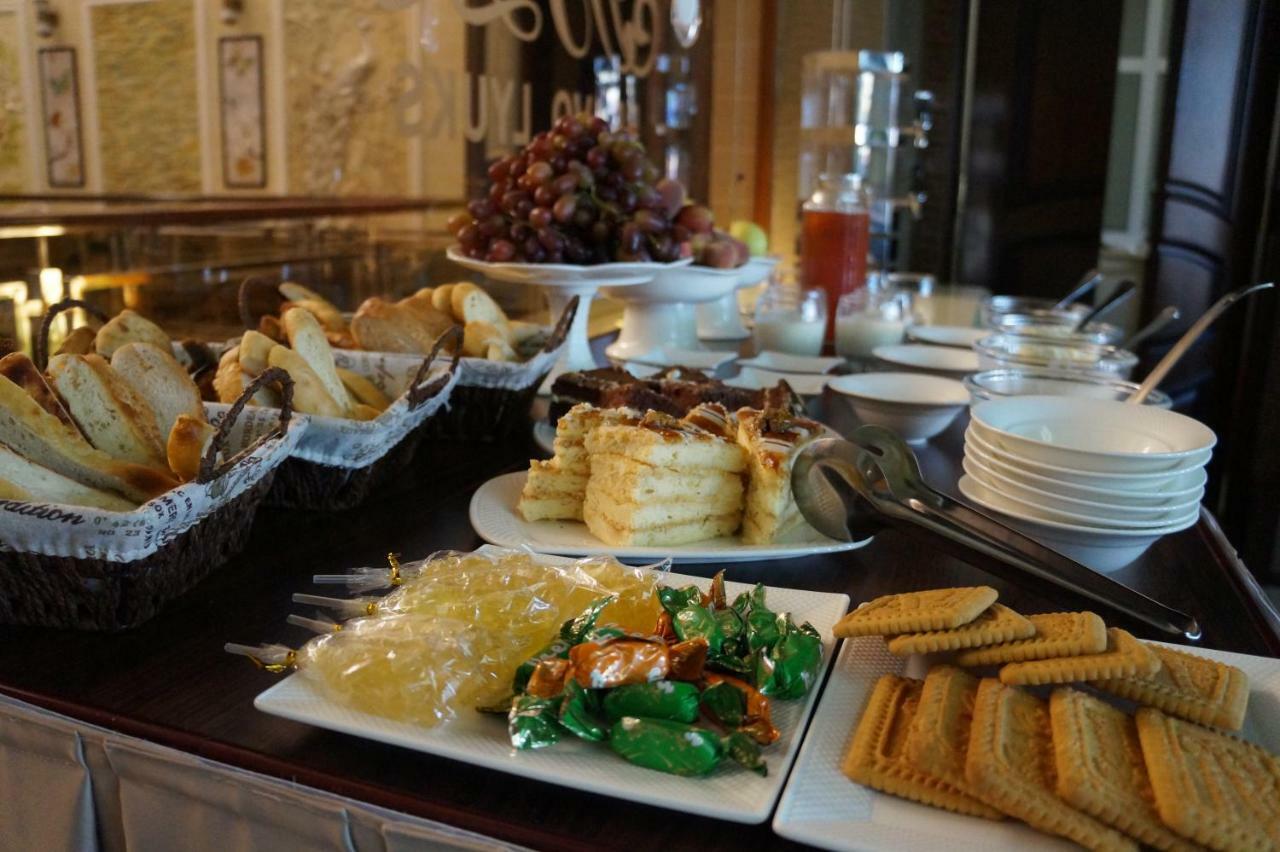 Bravolyuks Hotel Ургенч Экстерьер фото